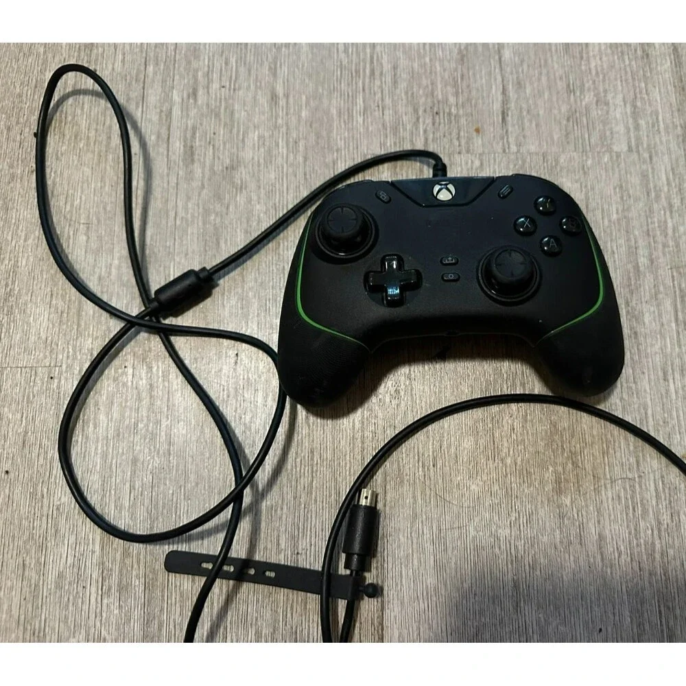 Razer Wolverine V2 Wired Gaming Controller for Xbox Series & PC Black RZ06-0356